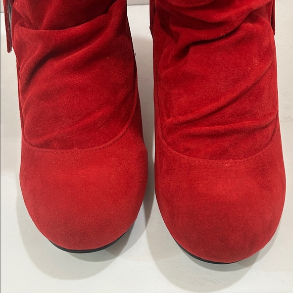 NWT. Qupid Red Heeled Suede Boots with Buckle Detail - Picture 4 of 10